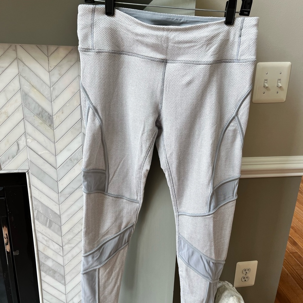 MPG gray and white herringbone leggings SIZE LARGE